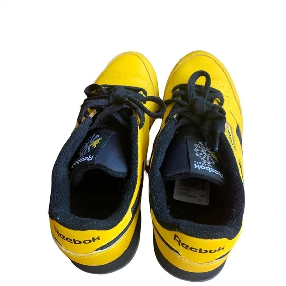 Yellow classic Reebok size 5